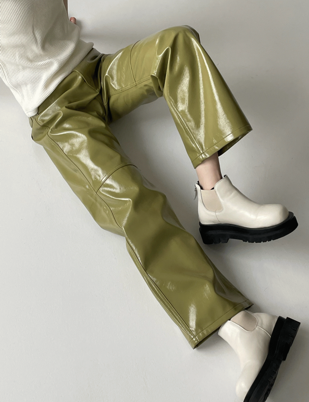 GLOSSY LEATHER PANTS (2COLOR)